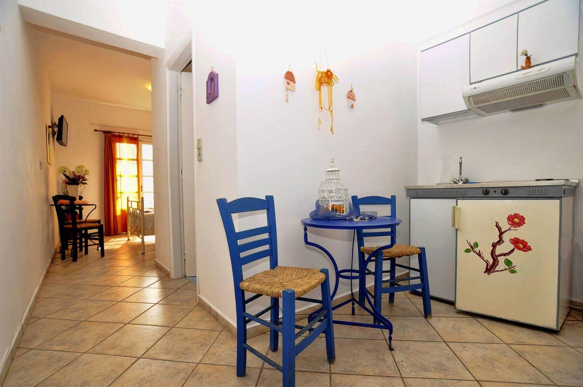Manos Apartments Megas Gialos - Nites Exterior photo